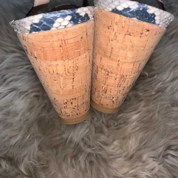 NEW  Stuart Weitzman python printed Jean wedge - Picture 6 of 9